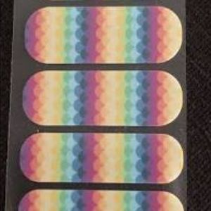 Jamberry Nail Wraps “Candy Scallop”